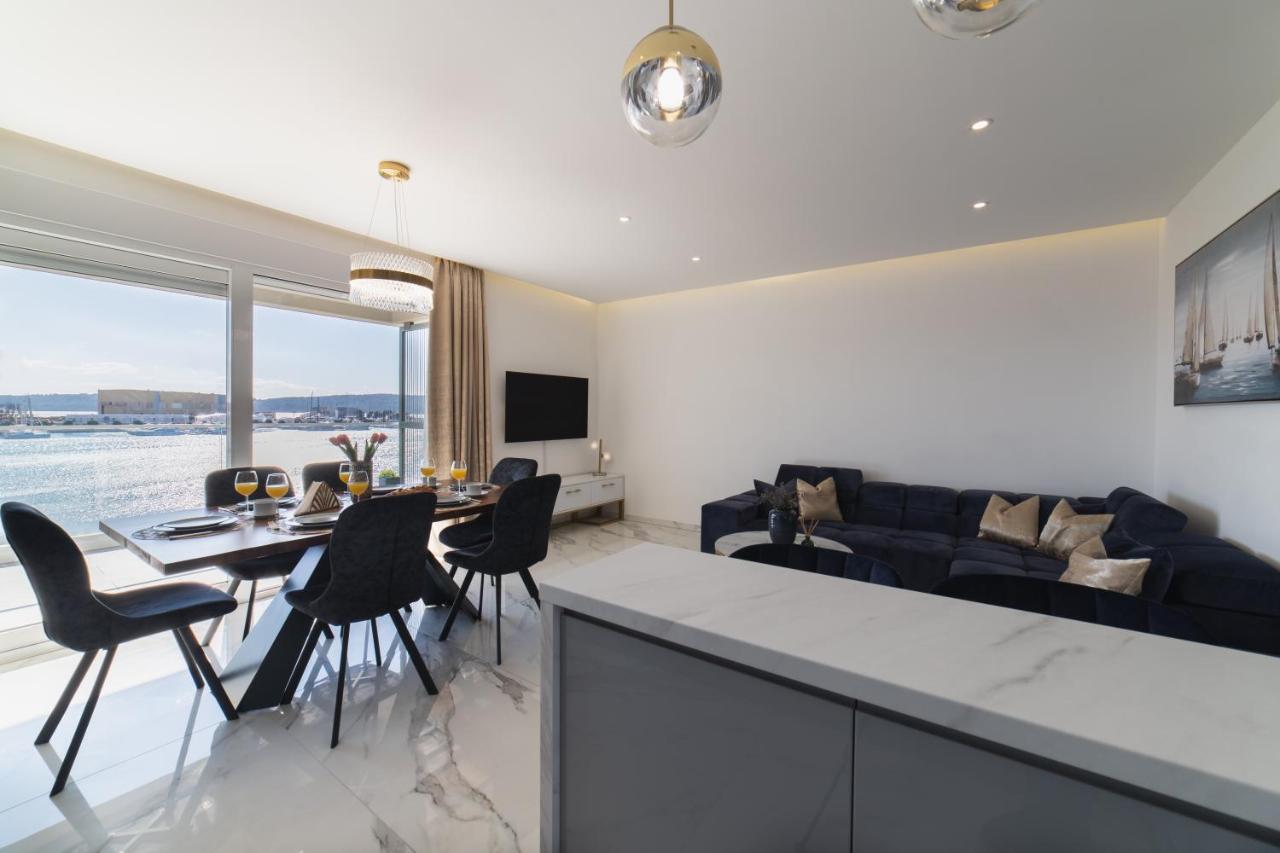 Apartment Blue Wave