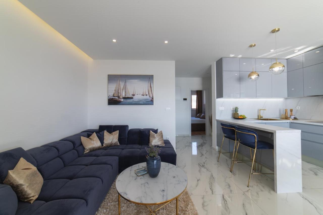 Blue Wave Apartment