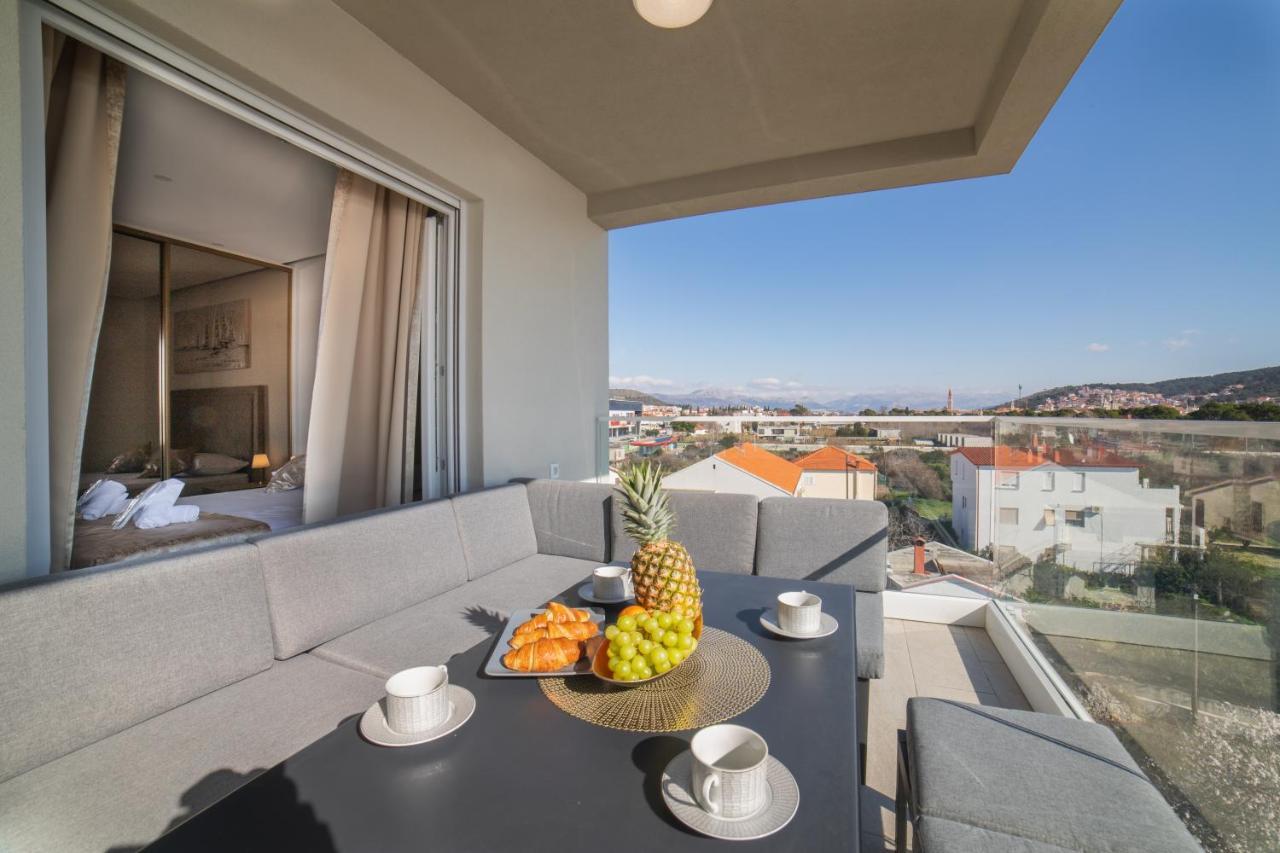 Apartment Blue Wave